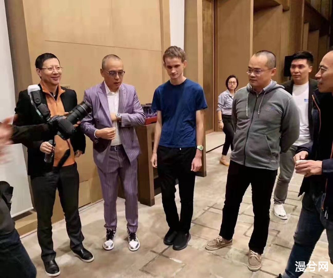 Vitalik 在中国北京与科技精英 CEO 们混在一起